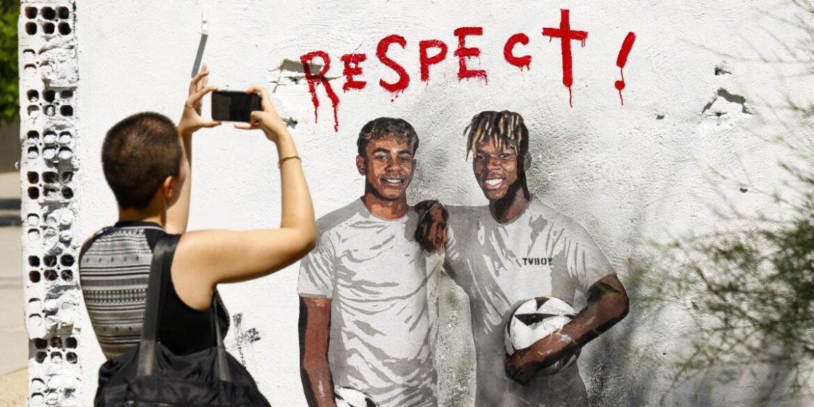 the-mural-that-calls-for-respect-for-nico-williams-and-lamine-yamal