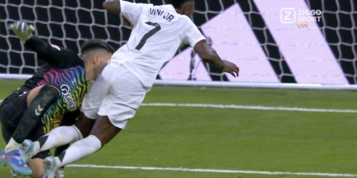 van-basten-is-amazed-by-the-var-in-madrid-betis-for-the-penalty-on-vinicius
