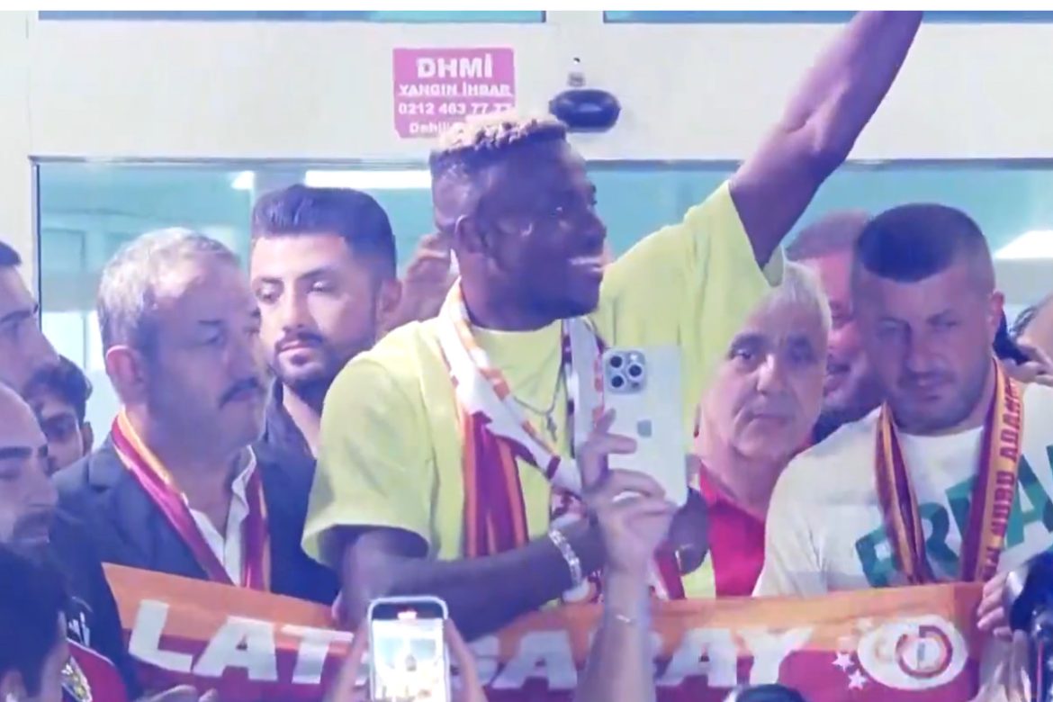 video:-osimhen-welcomed-by-thousands-of-happy-galatasaray-fans-at-3am