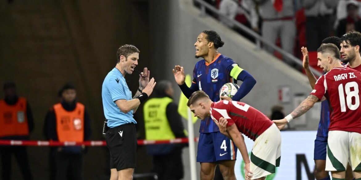 1-1:-van-dijk-sent-off-but-dumfries-rescues-the-netherlands