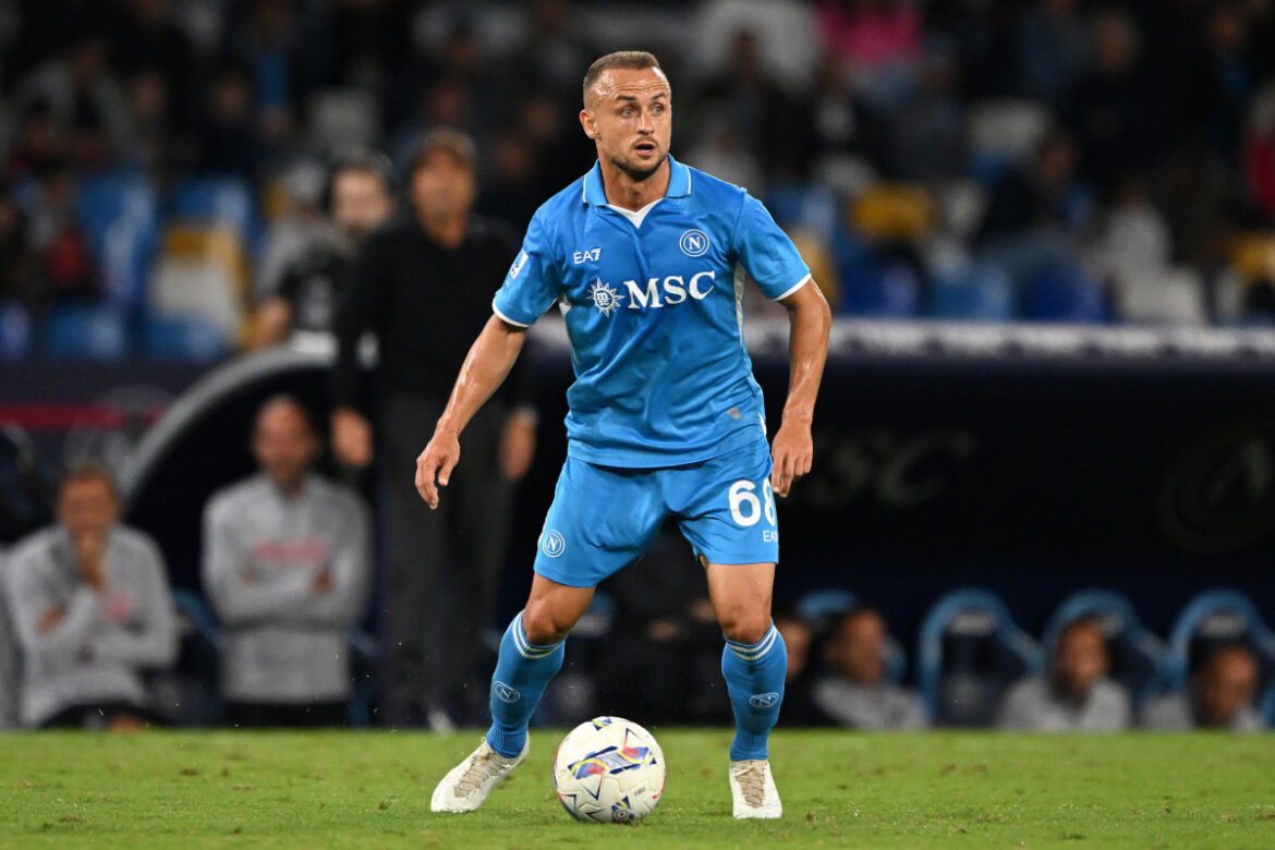 napoli:-gilmour-ready-to-start-first-serie-a-game-as-lobotka-suffers-injury
