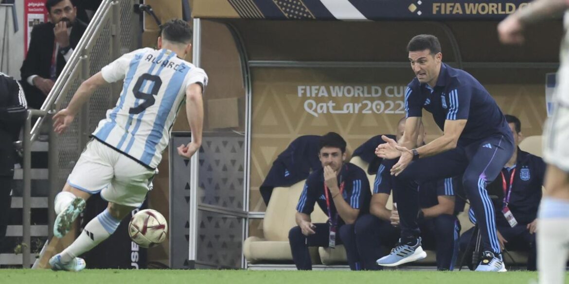atletico-de-madrid-|-scaloni-agrees-with-simeone-regarding-what-he-saw-from-julian-alvarez