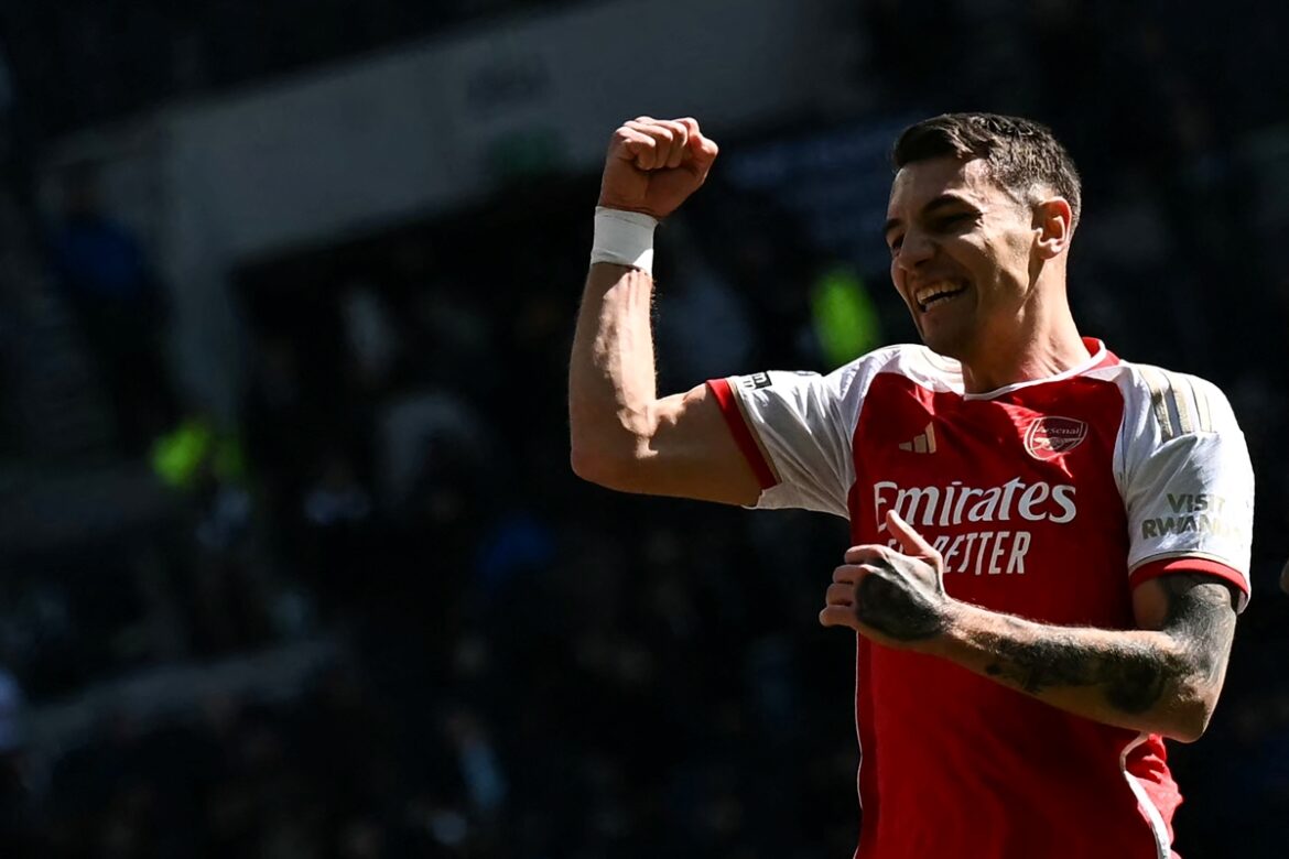 intense-napoli-talks-for-arsenal-defender-kiwior