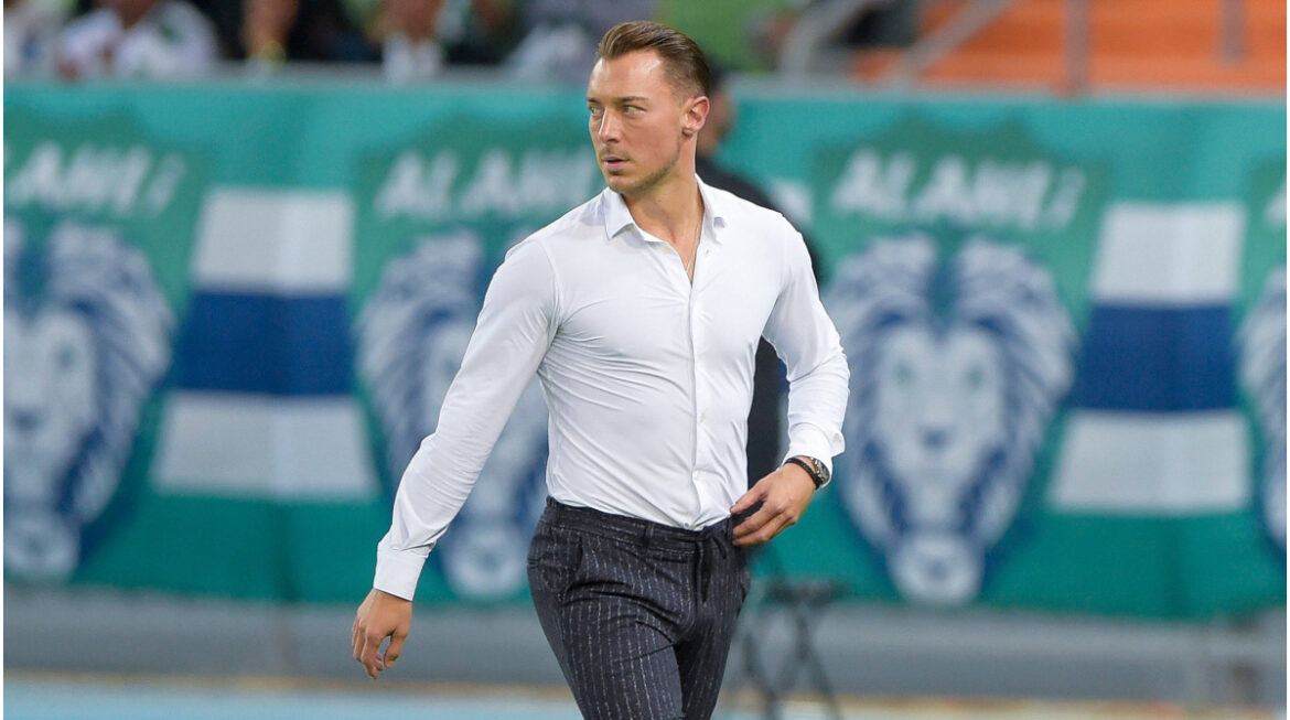 after-fan-protests:-“scapegoat”-jaissle-remains-al-ahli’s-coach