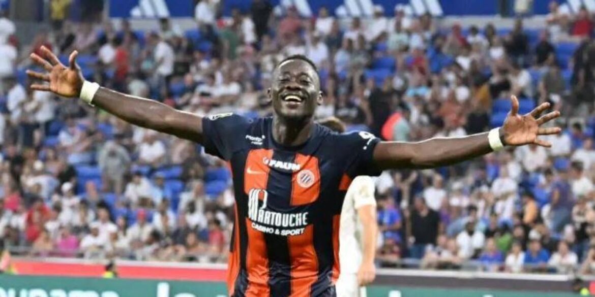 sevilla-finalizes-the-signing-of-nigerian-striker-akor-adams