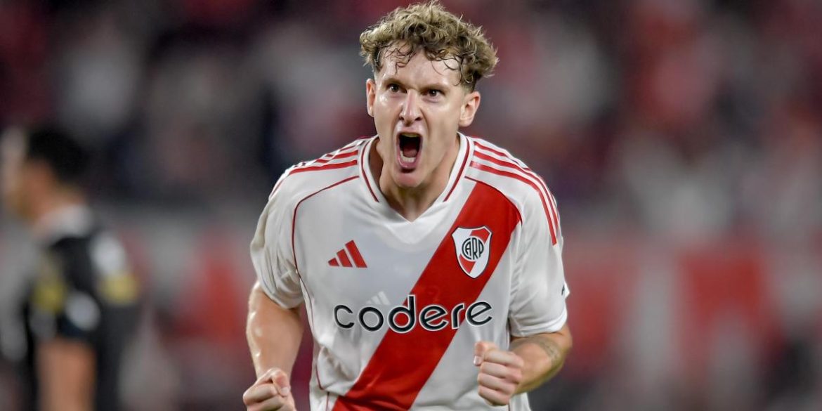 river-and-colidio-save-the-furniture-in-a-crazy-game